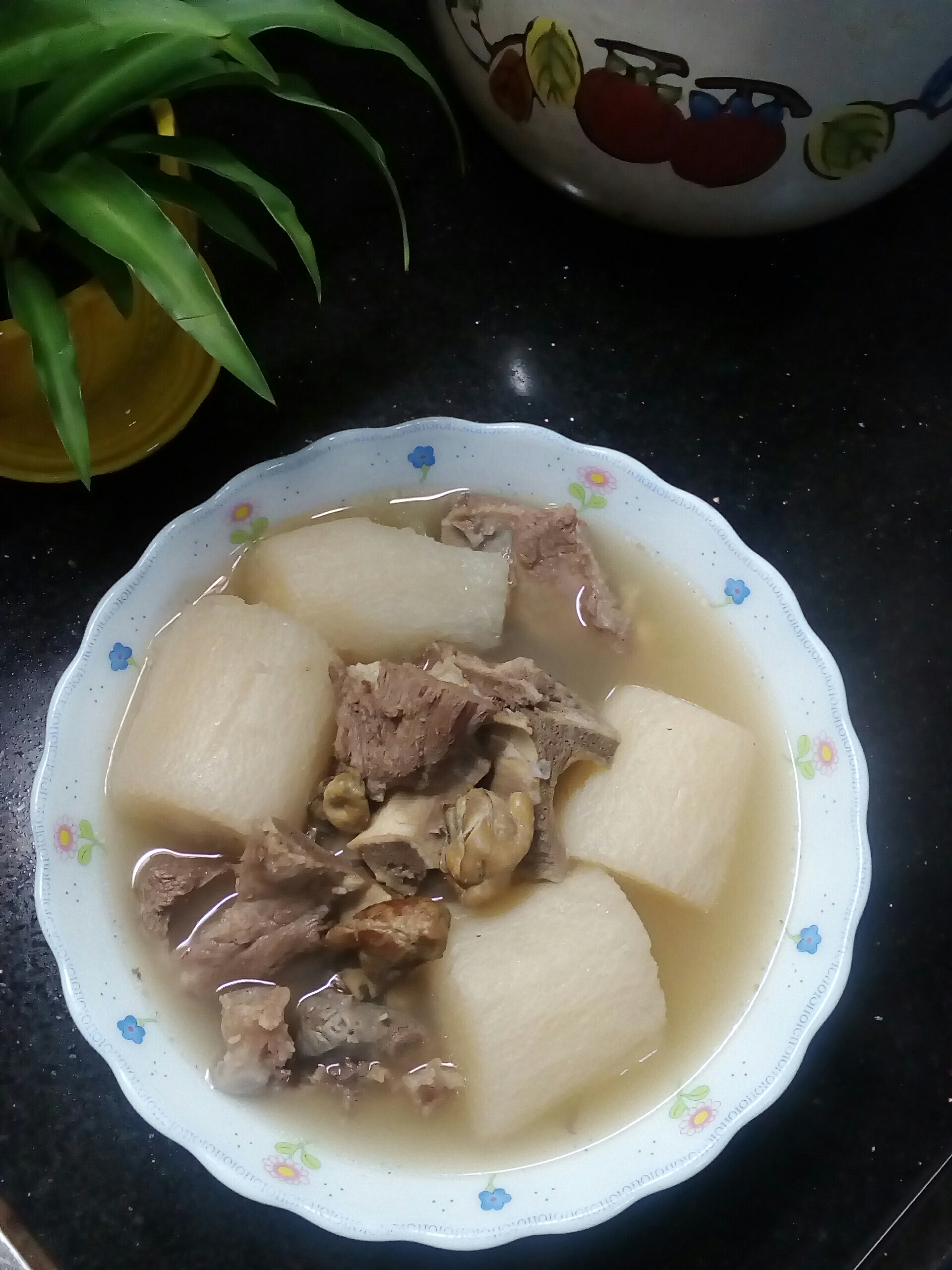 白萝卜蚝豉(蚝干)猪骨汤