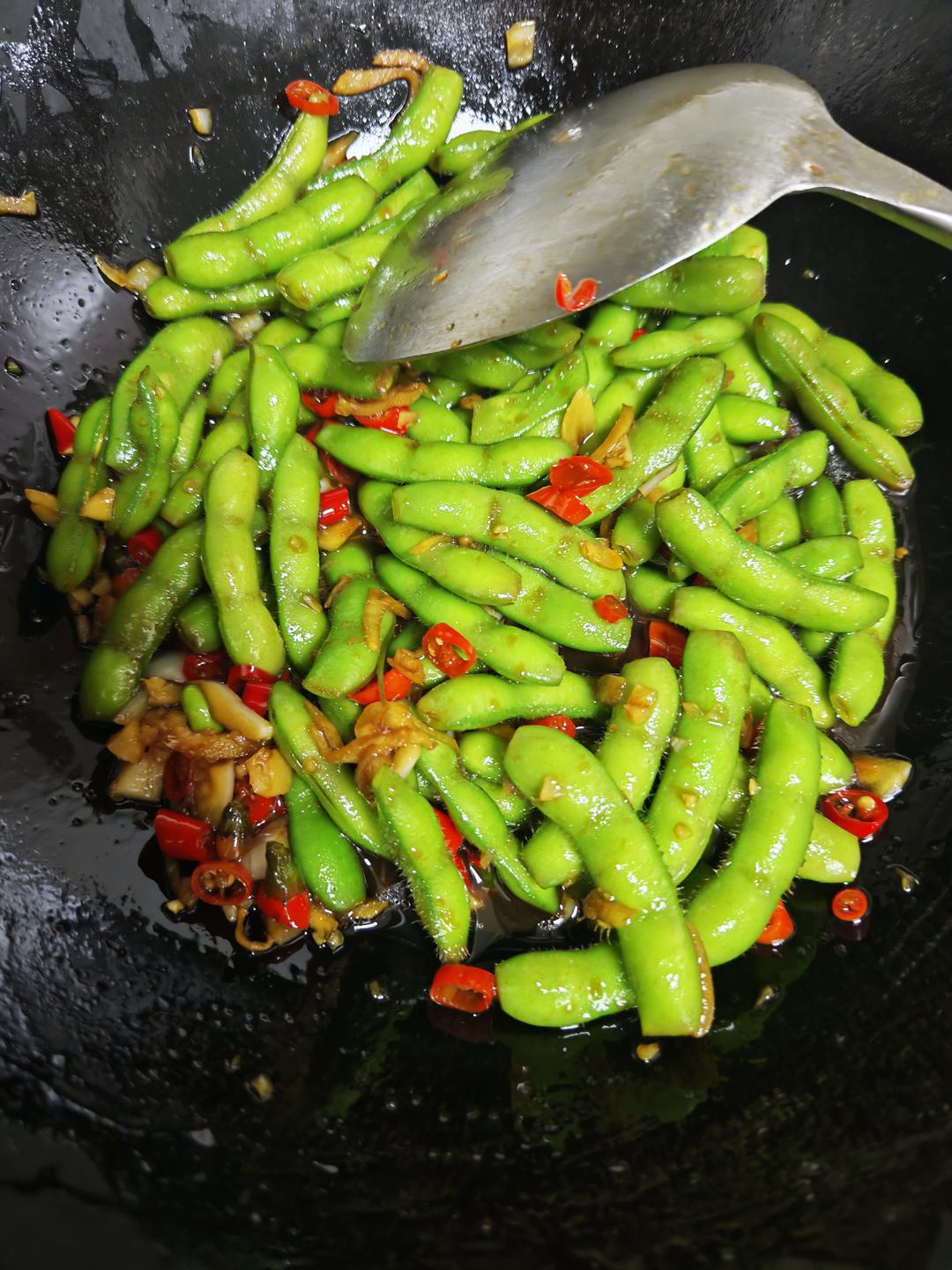 武汉夜市标配嗦毛豆