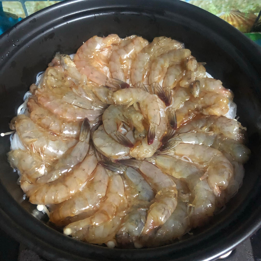 简单易上手的金针菇粉丝虾煲