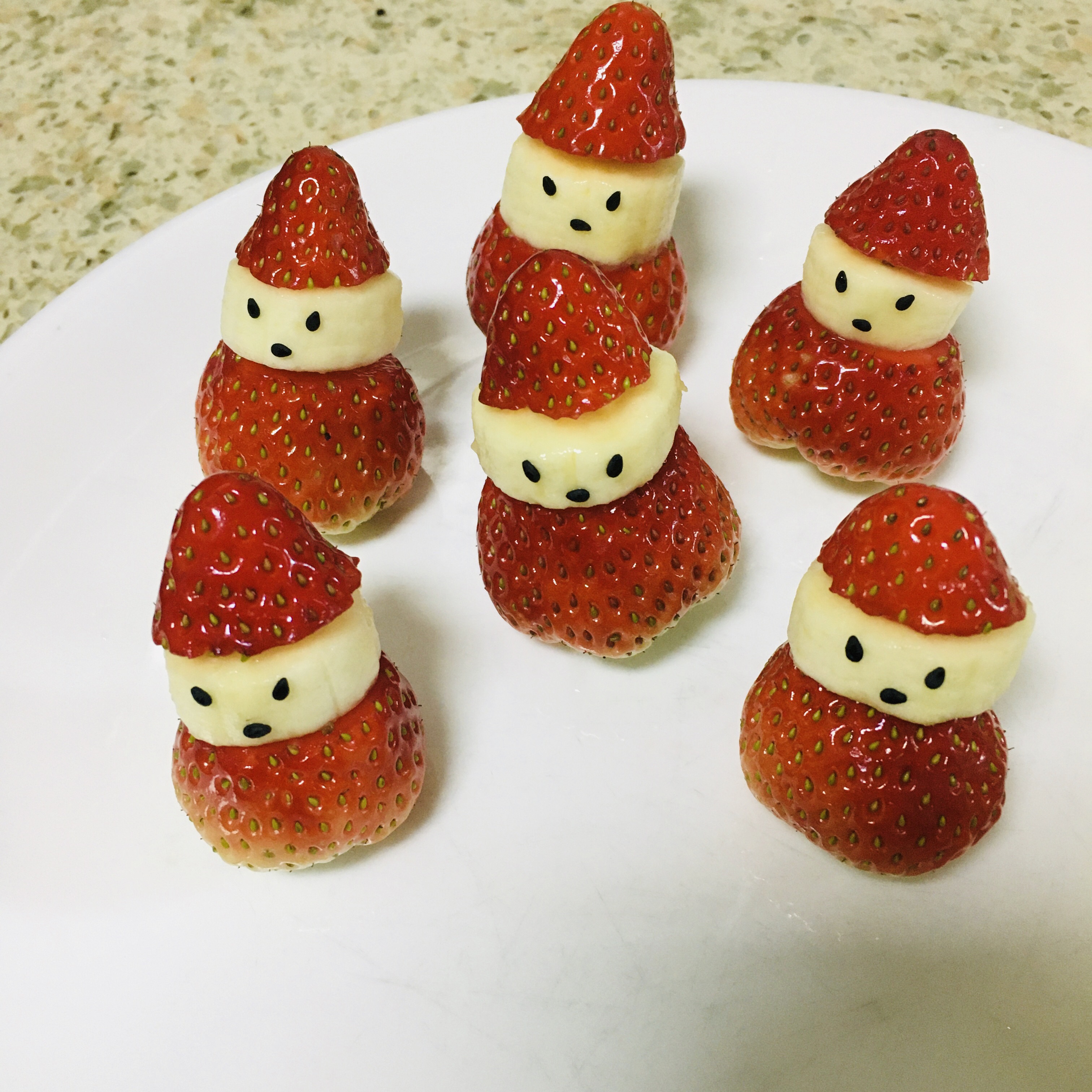 草莓圣诞老人（不需要奶油版）的做法 步骤5