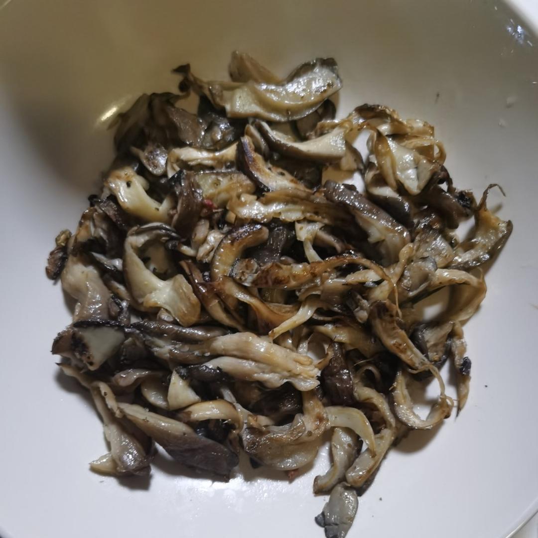 干煸平菇（有肉的味道）