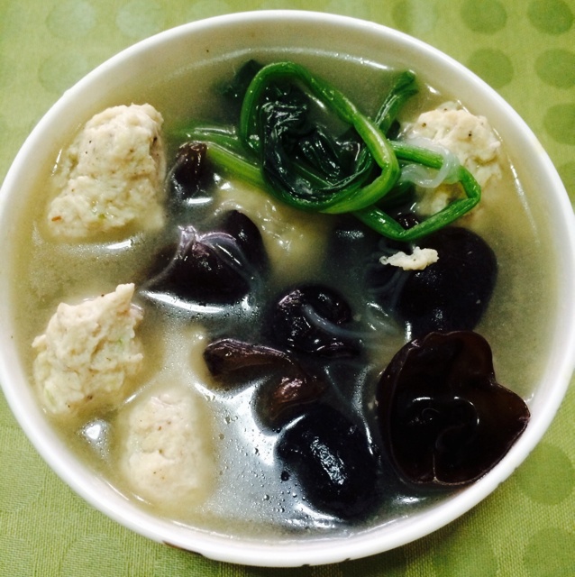菠菜汆丸子