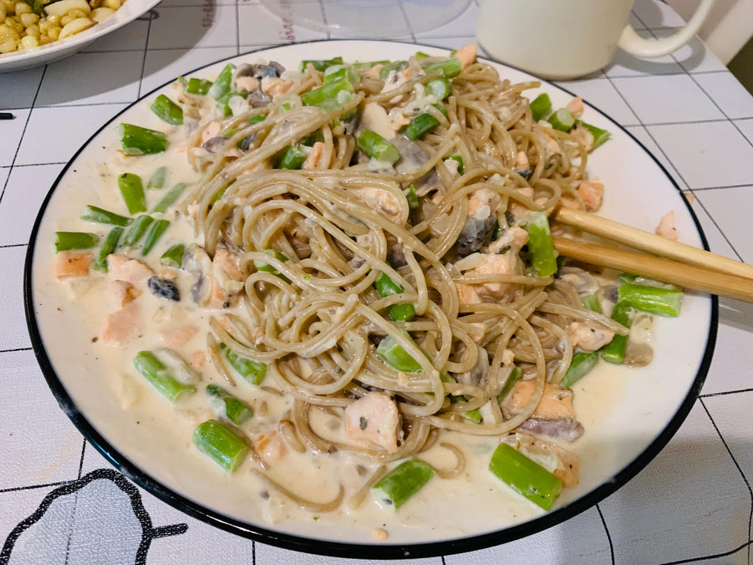 三文鱼芦笋奶油意面