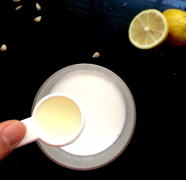 自制buttermilk（酪浆/白脱牛奶）替代品的做法