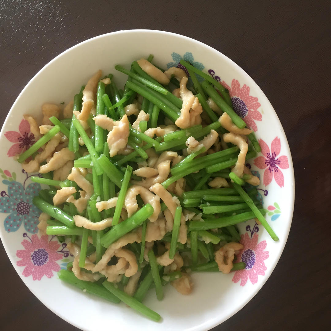 超级简单清爽的肉丝炒茼蒿