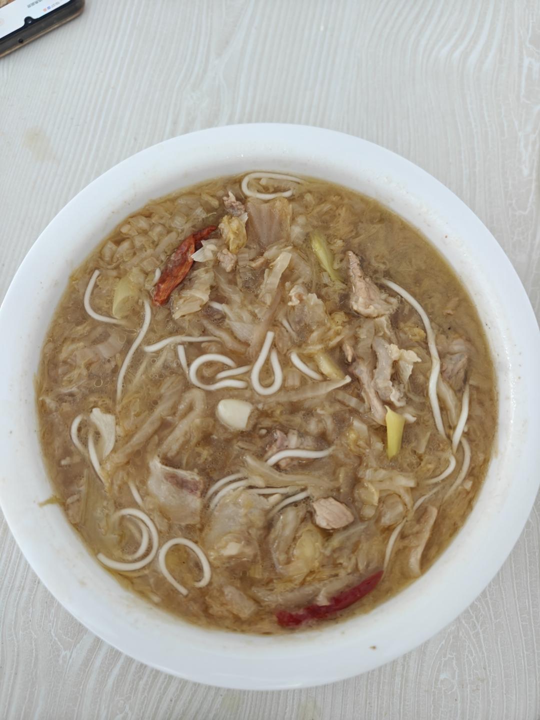 东北酸菜猪肉炖粉条