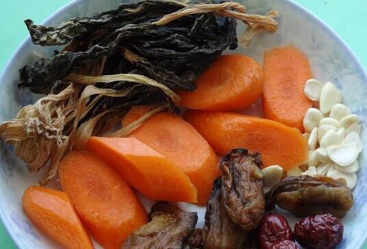白菜干红萝卜蠔豉汤的做法