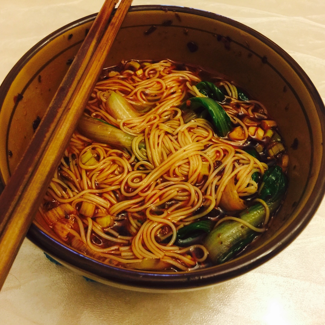 超级无敌美味懒人酸汤麻辣面（十分钟搞定色香味俱全）