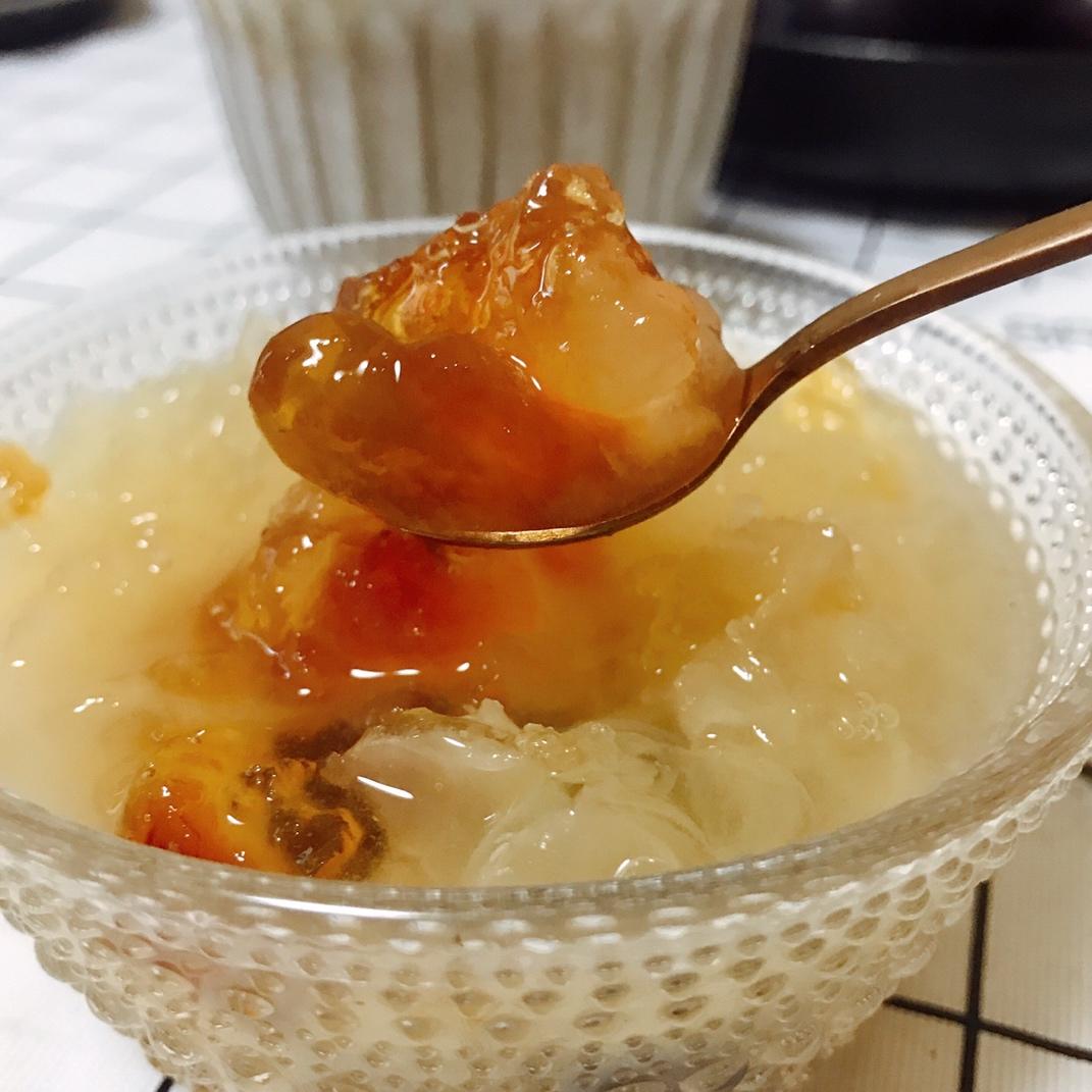 【小森妈妈菜谱】滋润养颜桃胶雪莲子炖奶