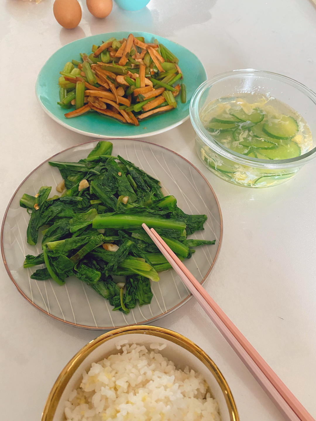 让何老师好吃到哭的同款芹菜炒香干，真的超美味