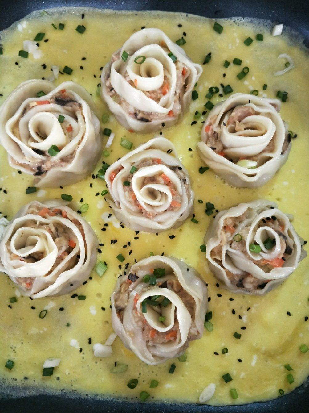 玫瑰花抱蛋煎饺