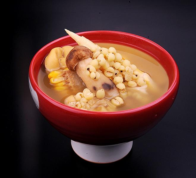 牛肝菌薏仁竹笋汤的做法