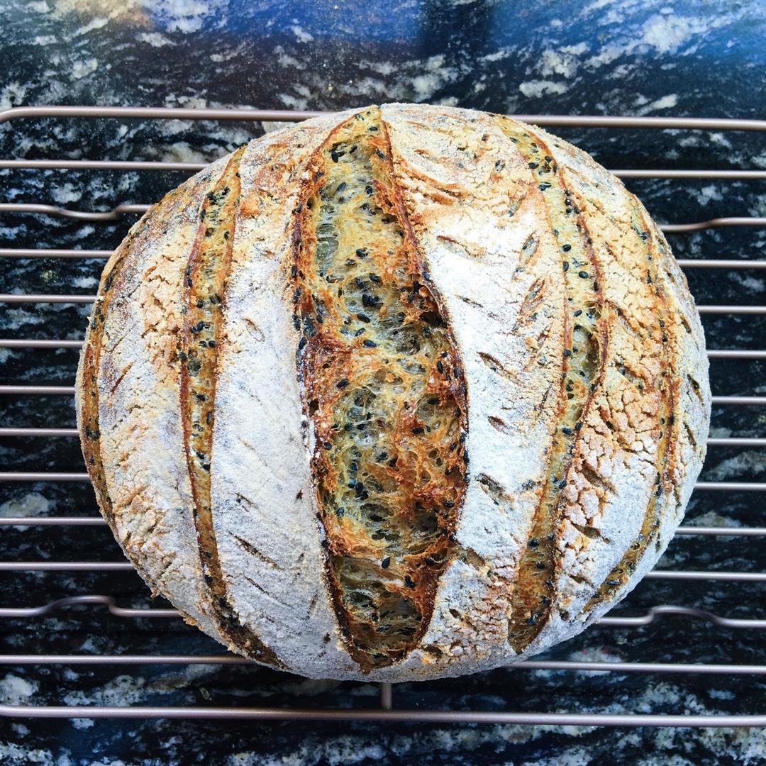【Tartine Bread】Semolina芝麻小茴香籽天然酵种欧包（附关于面团粘在藤篮里倒不出来的问题）