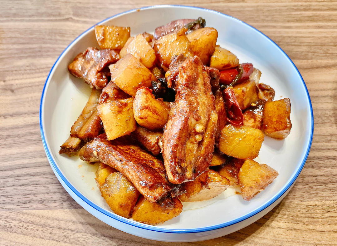 红烧肉炖土豆（丝毫不腻）