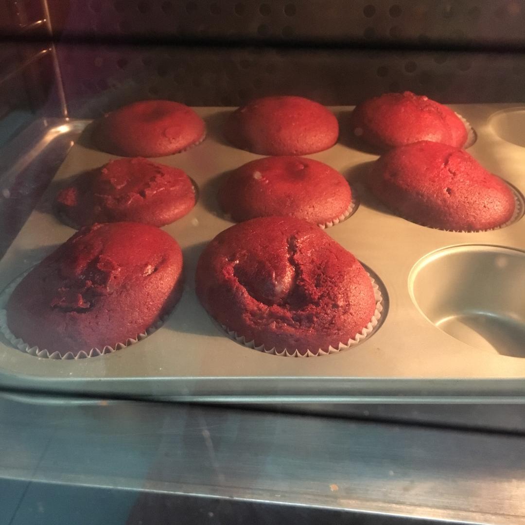 正宗红丝绒cupcake—马斯卡彭奶油霜