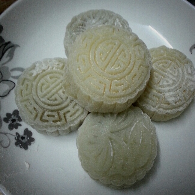 奶黄冰皮月饼