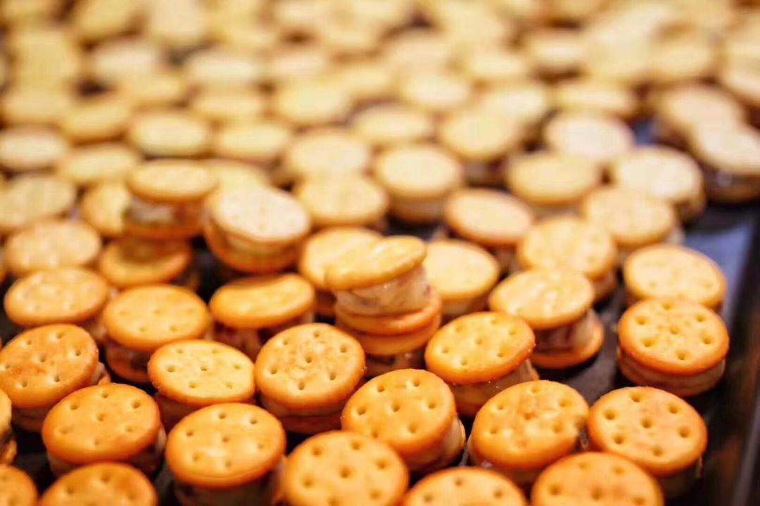 会拉丝的纽扣小饼干