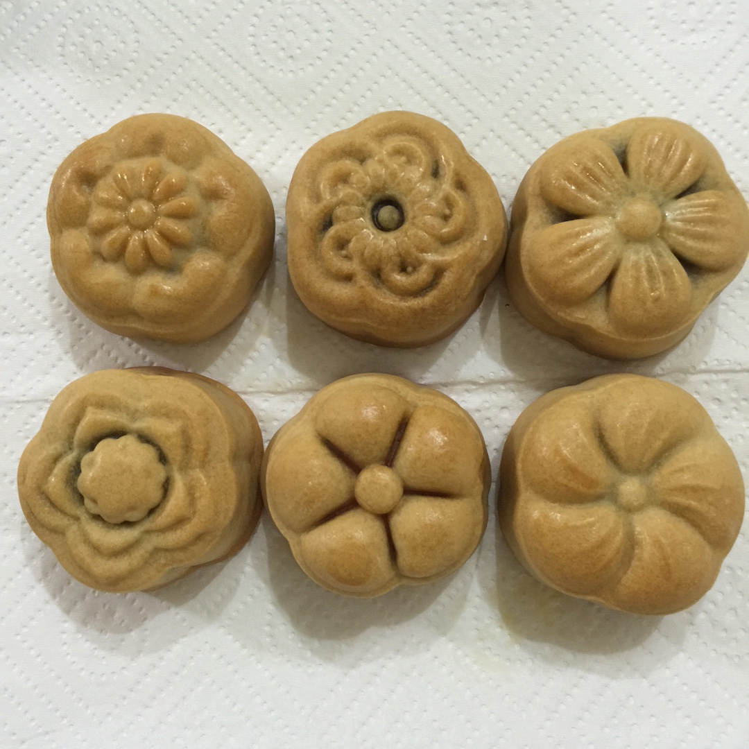 广式月饼—蛋黄莲蓉月饼