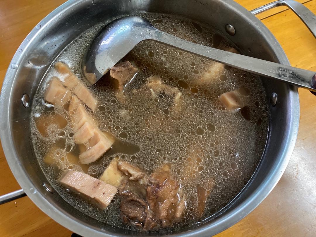 莲藕花生排骨汤