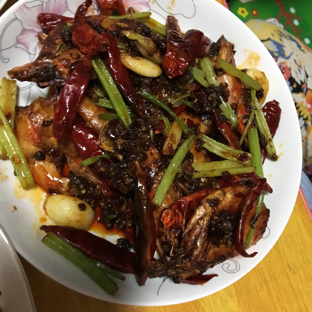 能瞬间引爆味蕾的【香辣干锅虾】
