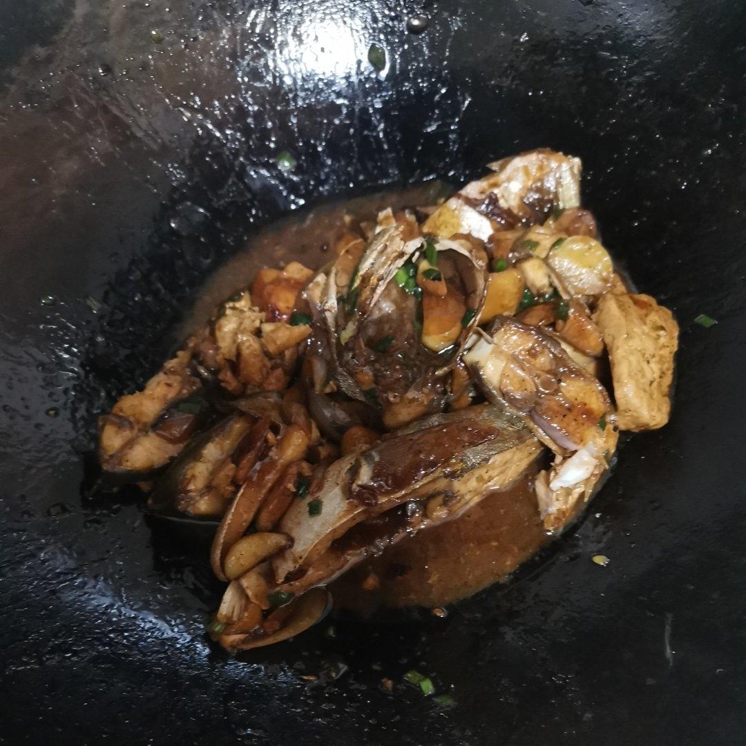 砂锅焗金鲳鱼