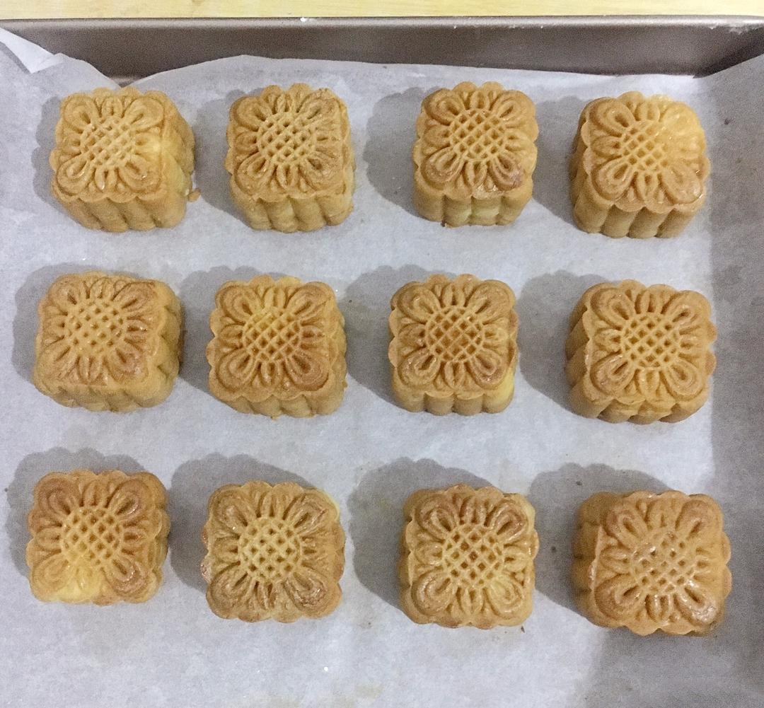 广式月饼—蛋黄莲蓉月饼