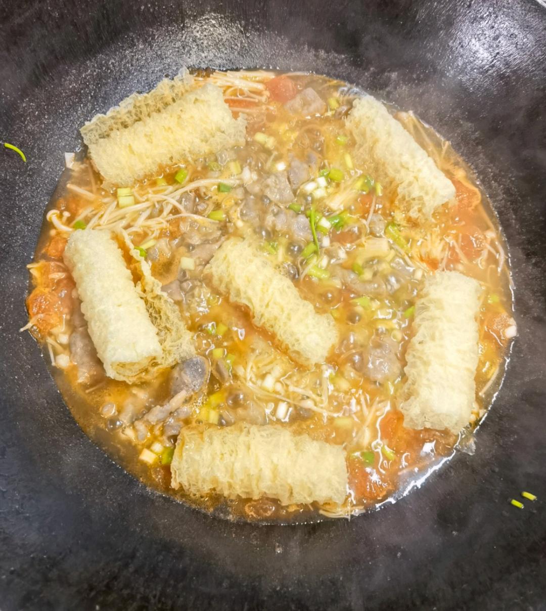 金针菇番茄肥牛卷