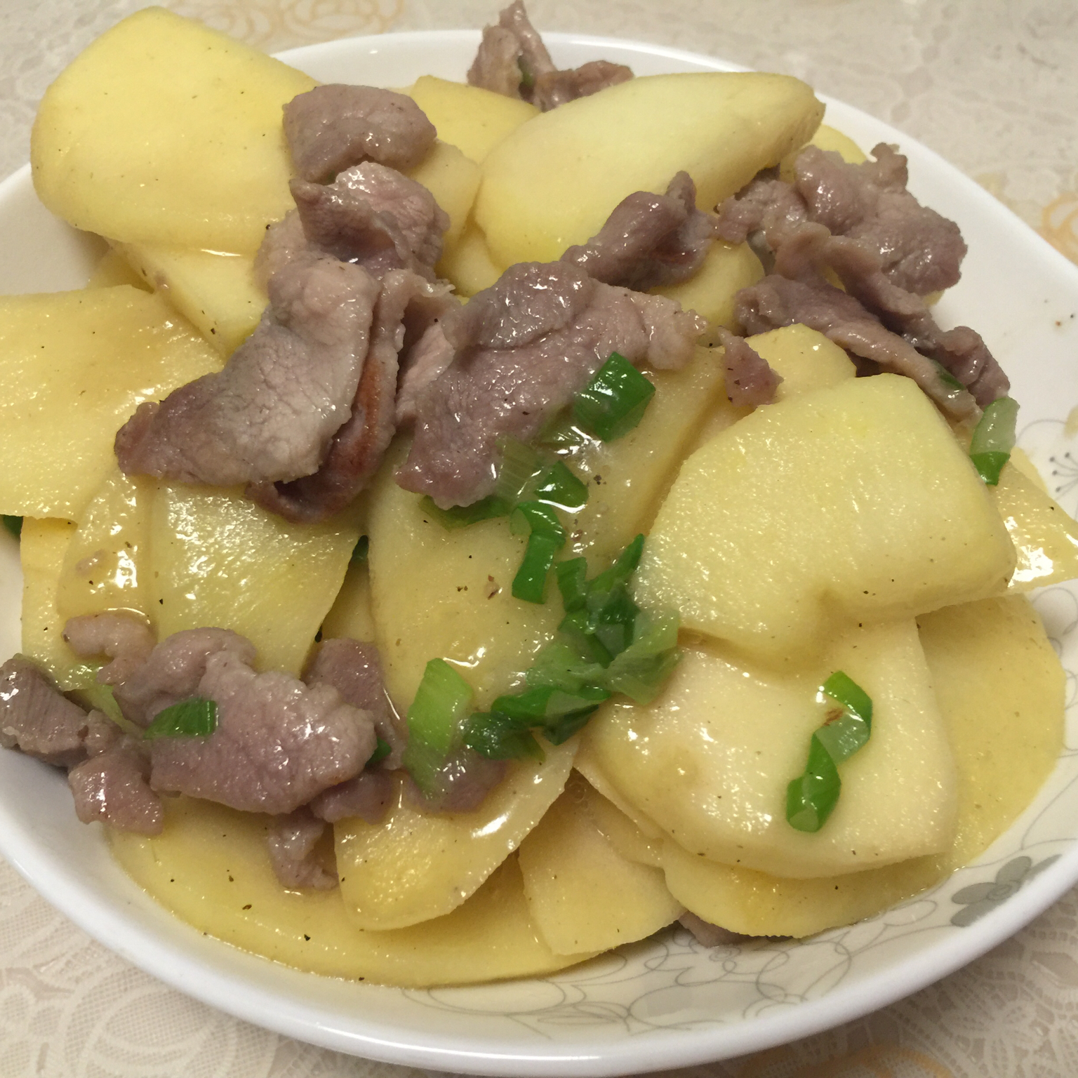 大潪婼愚做的肉炒苹果