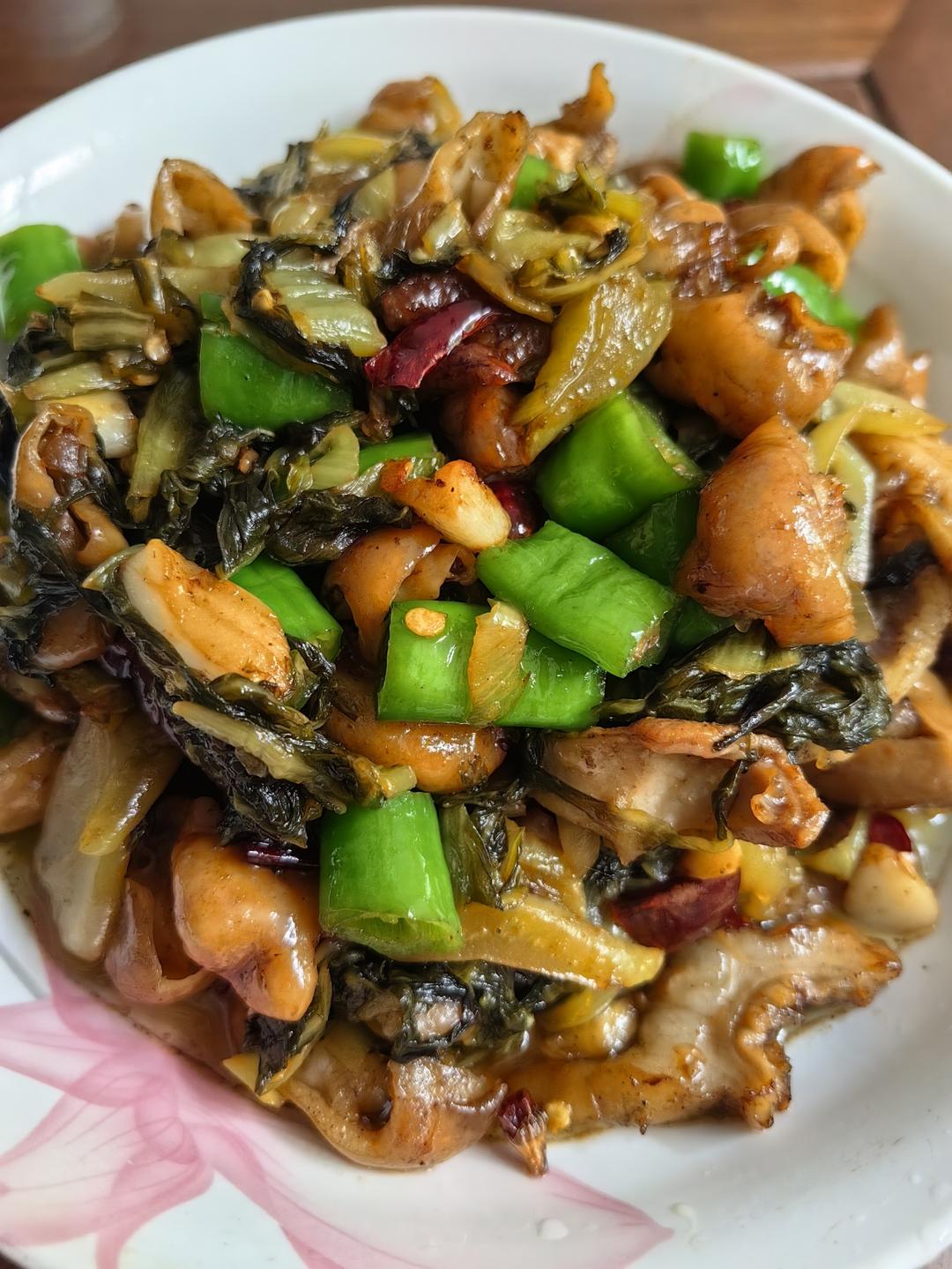 你们要的酸菜炒肥肠教程来了，好吃巨下饭！