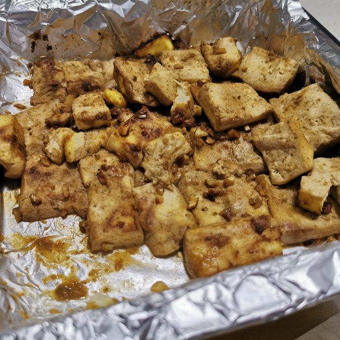锡纸豆腐-两块钱就可以买到，校门口放学后的快乐
