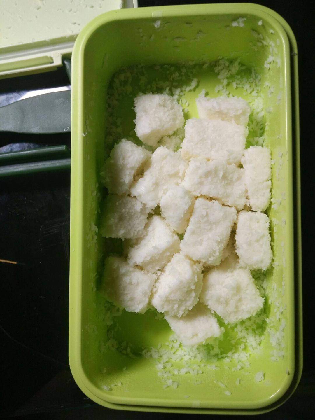椰丝牛奶小方糕