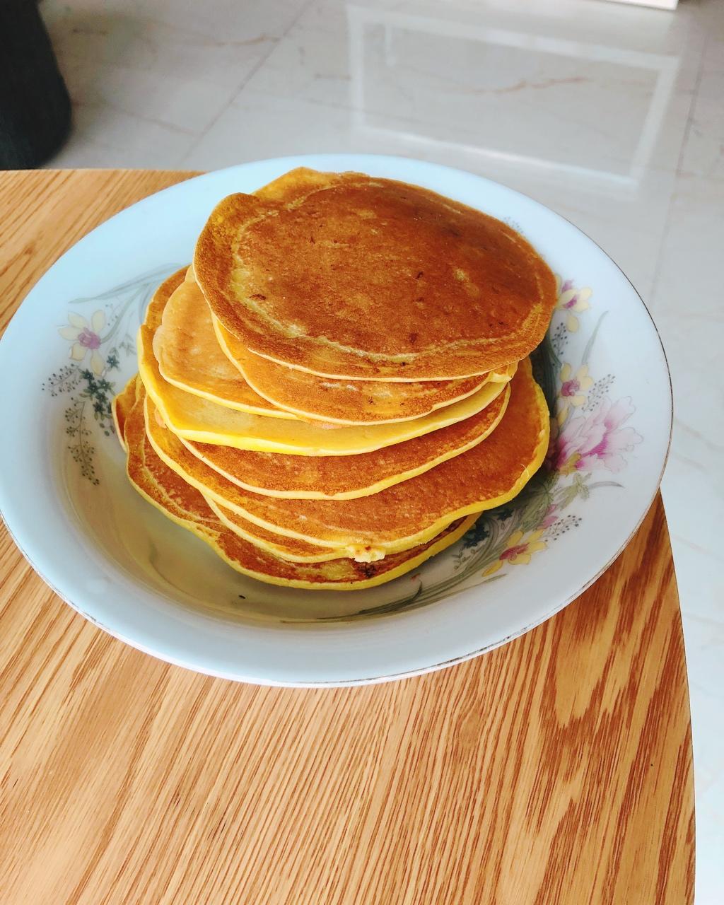 【减脂早餐】无油香蕉松饼（超简单）