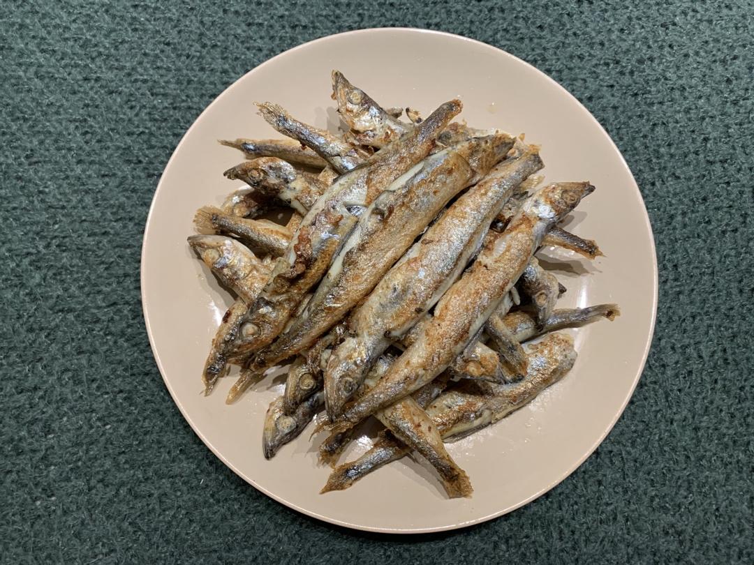 香煎多春鱼