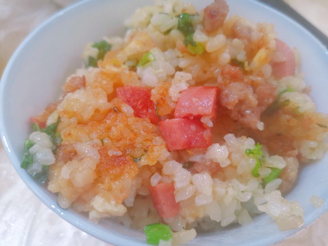 火腿肠蛋炒饭一人份