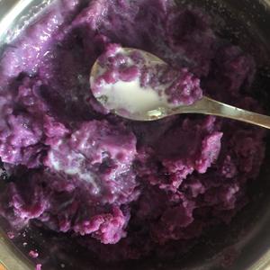 牛奶紫薯粥的做法 步骤3