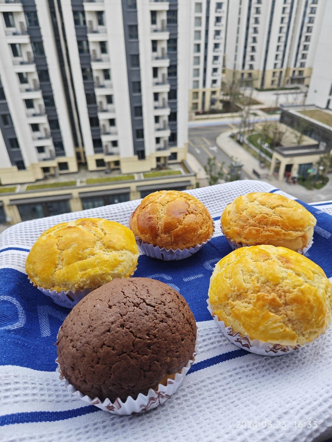 好吃到炸裂的港式菠萝包（附带制作酥皮的小视频）