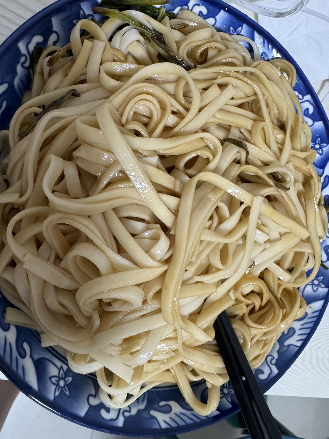 家常面｜简单又好吃的😋葱油拌面