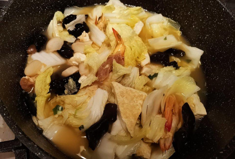 鲜菇豆腐煲