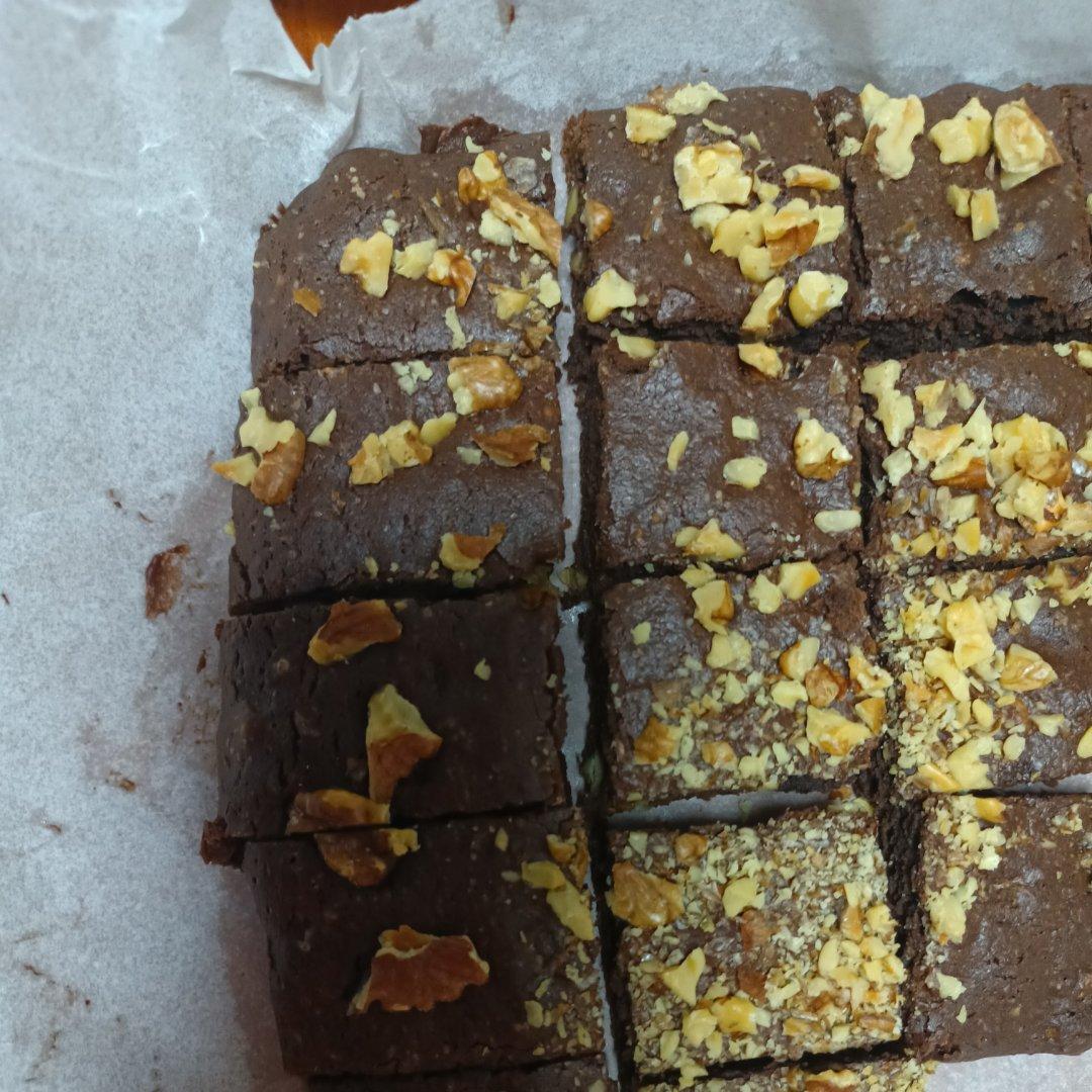 香味浓郁的巧克力布朗尼蛋糕