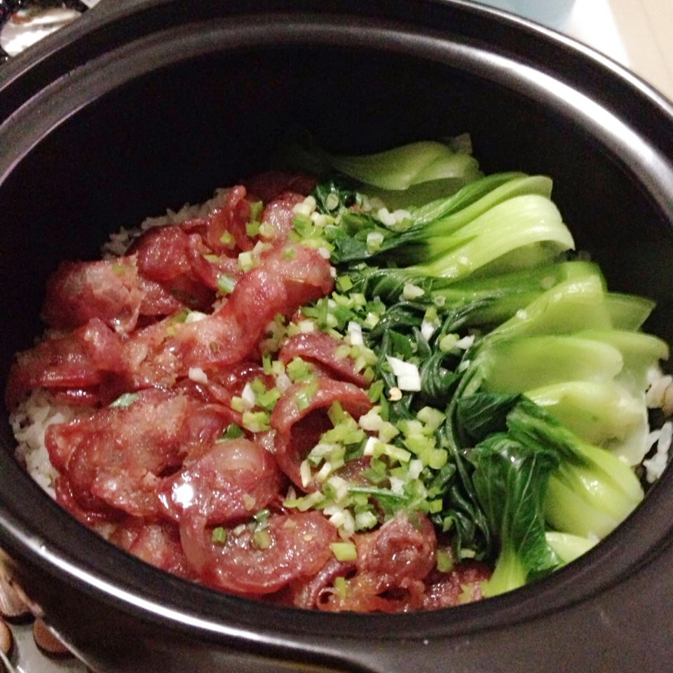 广式腊味煲仔饭