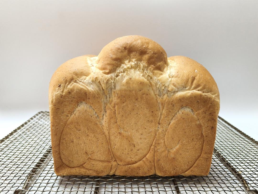 奶香纯粹的重料淡奶油吐司