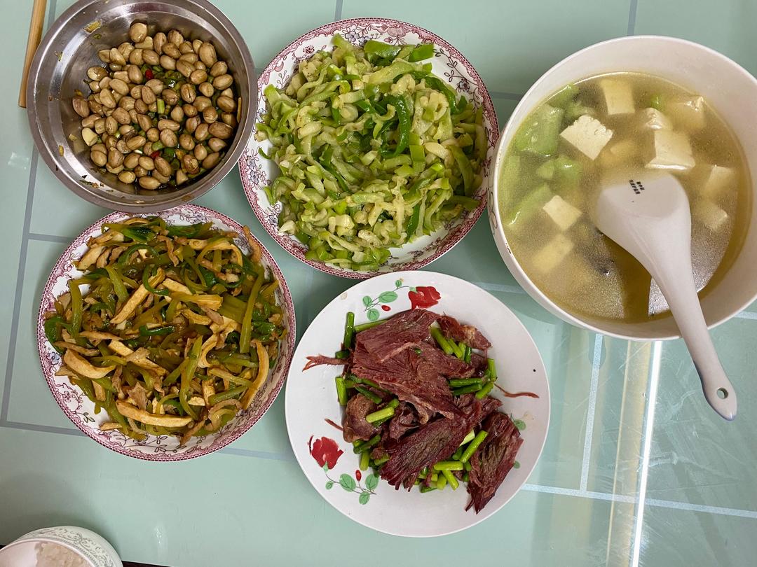 晚餐-莴笋豆干炒肉丝的做法