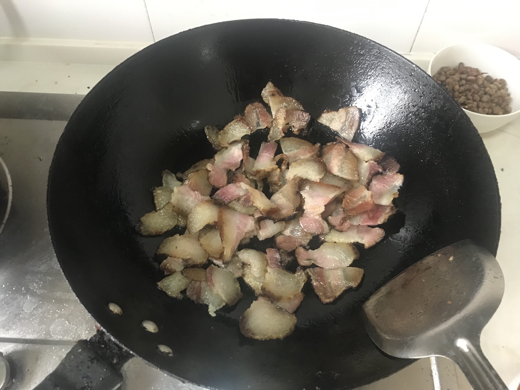 下饭菜｜干豆豉炒腊肉的做法 步骤4