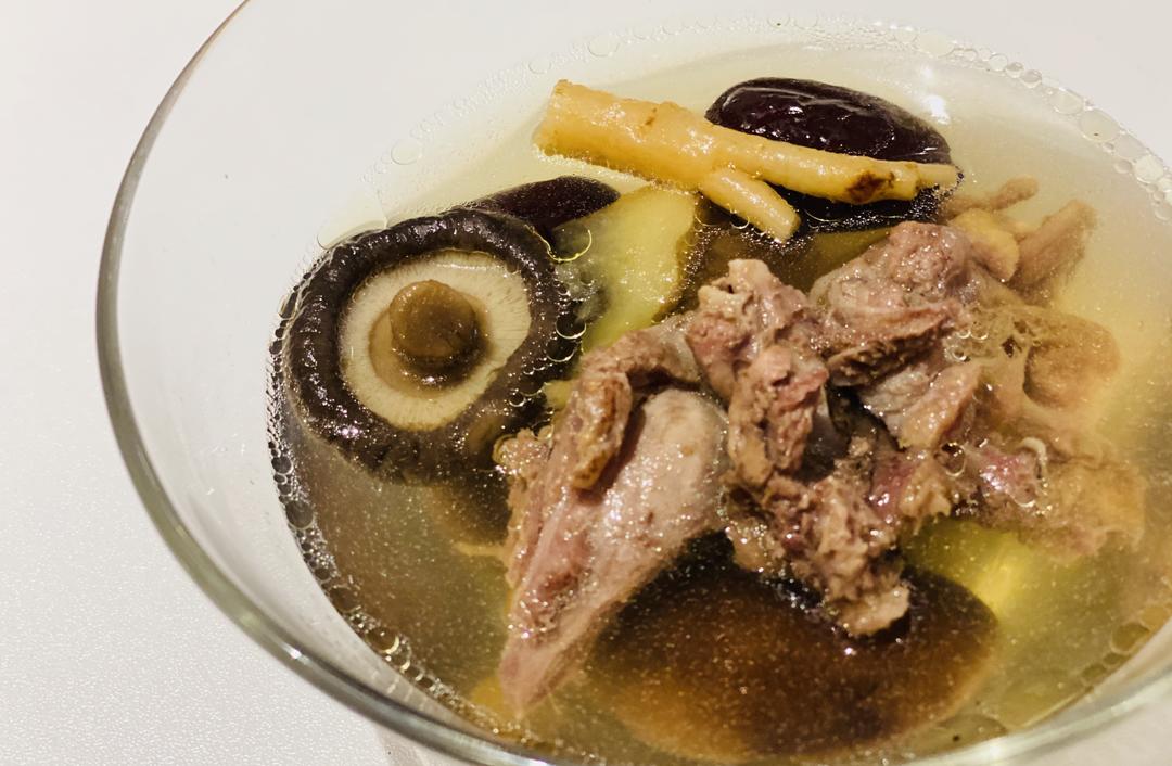 红枣党参香菇鸭汤