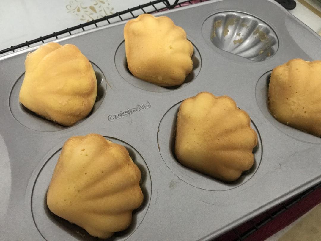 焦香酥软的柠檬玛德琳蛋糕
