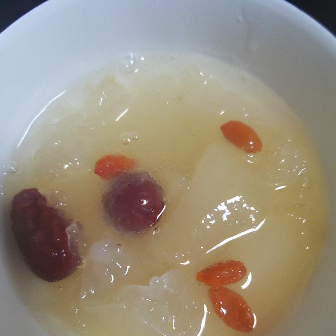 冰糖银耳梨汤