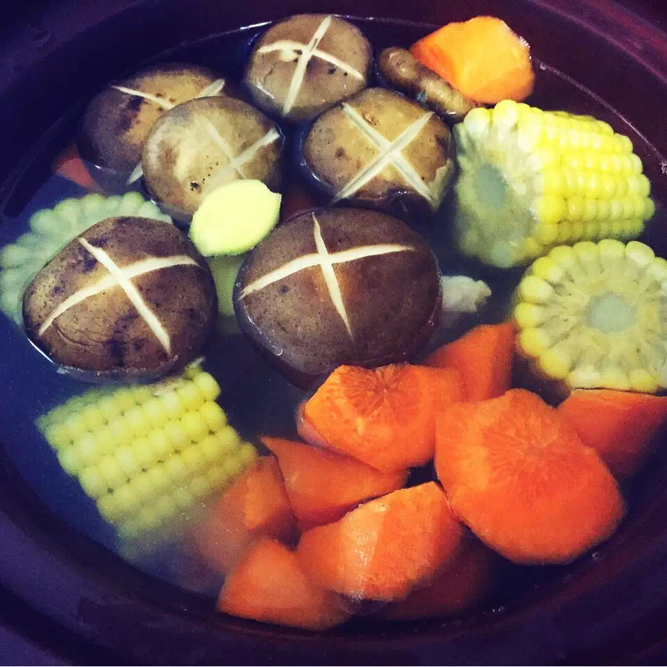 胡萝卜玉米骨头汤