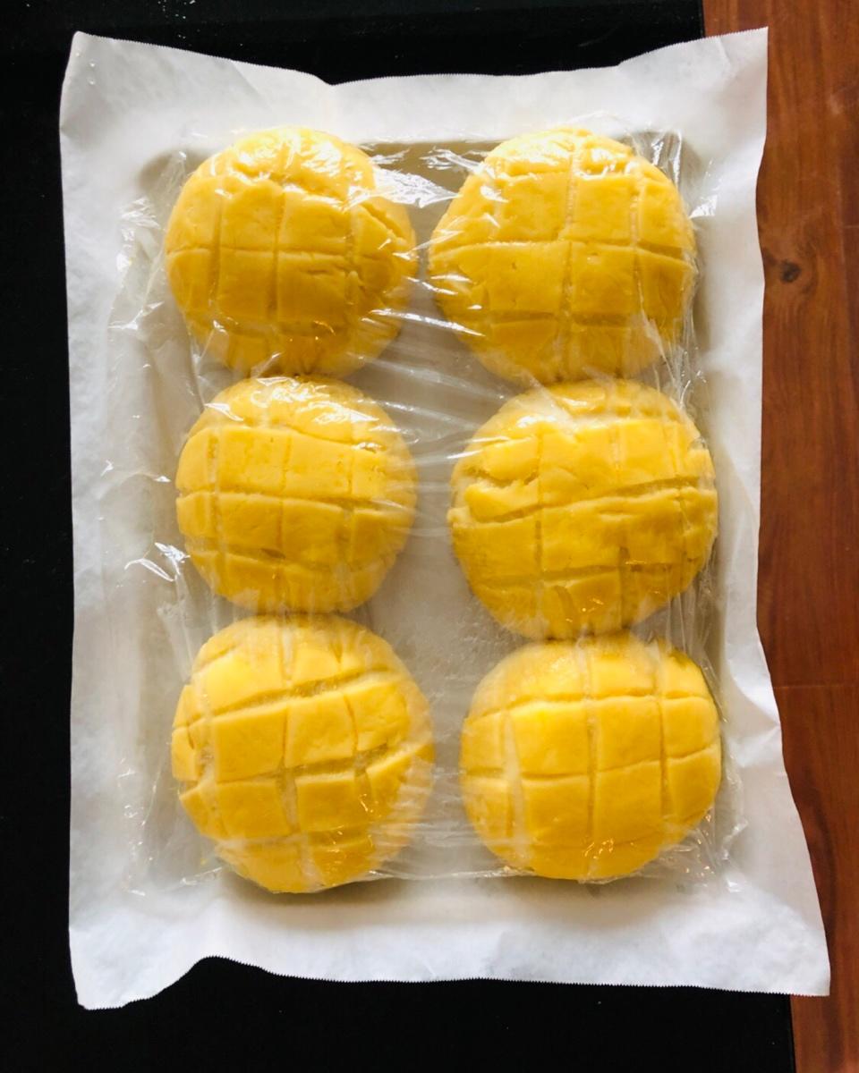 好吃到炸裂的港式菠萝包（附带制作酥皮的小视频）