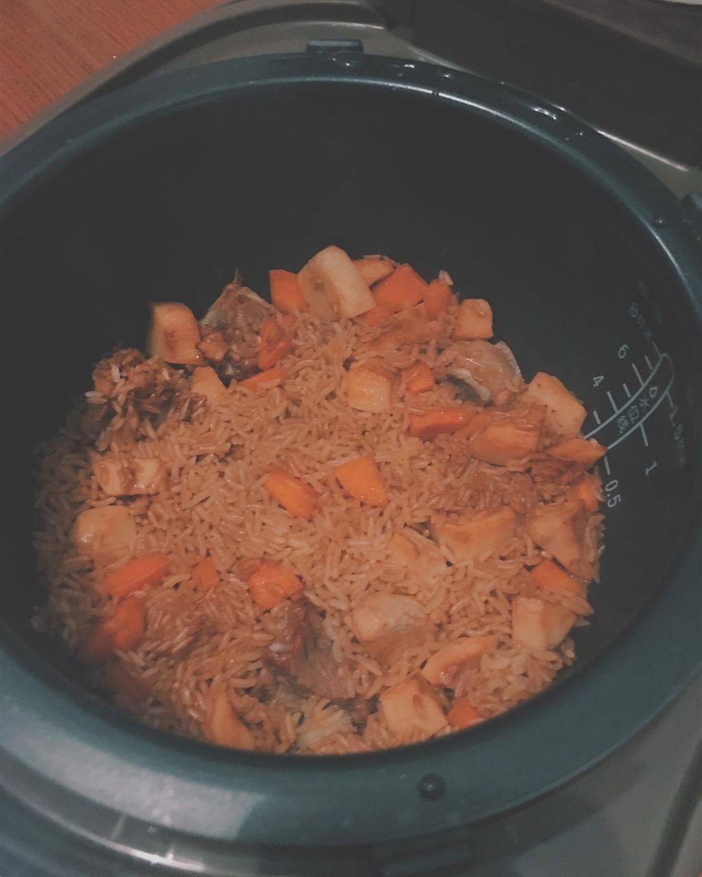 芋头排骨焖饭—有饭有肉有菜一人食