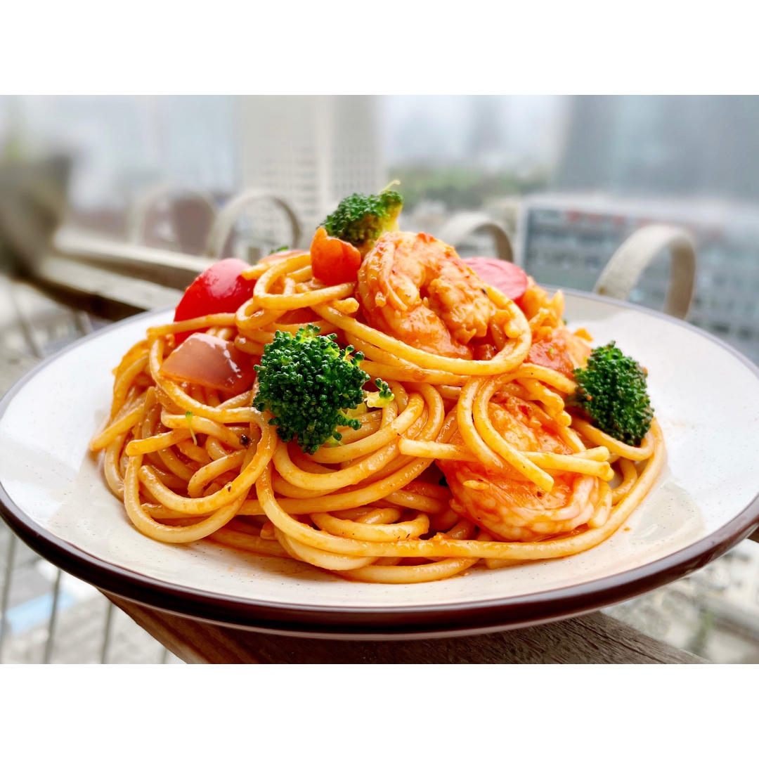 五月孤芳做的番茄虾仁意大利面